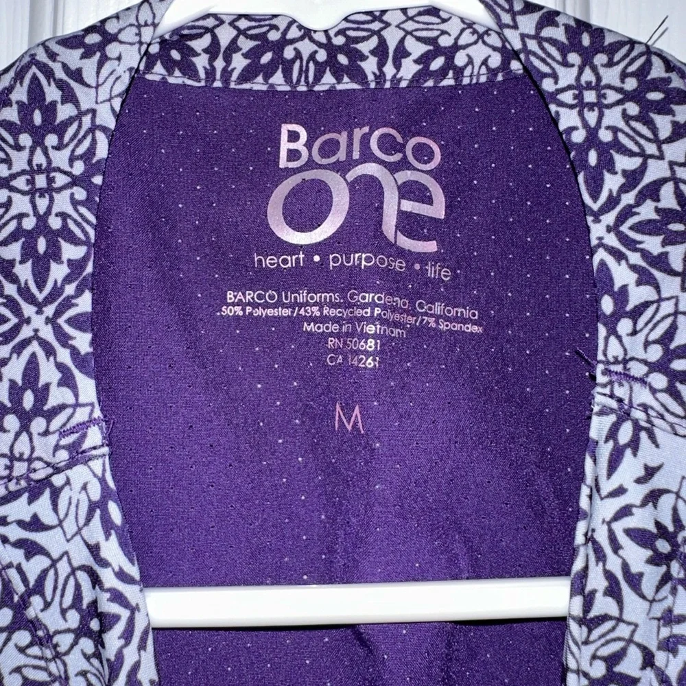 Scrub Top. Barco One - Picture 3 of 4